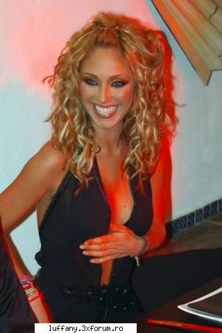 Despre ANAHI - Anahi Giovanna Puente Portillo este numele - Annie