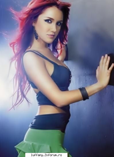 Informatii despre DULCE MARIA!!!!!!! :)))))))) - Dulce Maria colaboreaza cu Akon la varianta in - DULCE MARIA